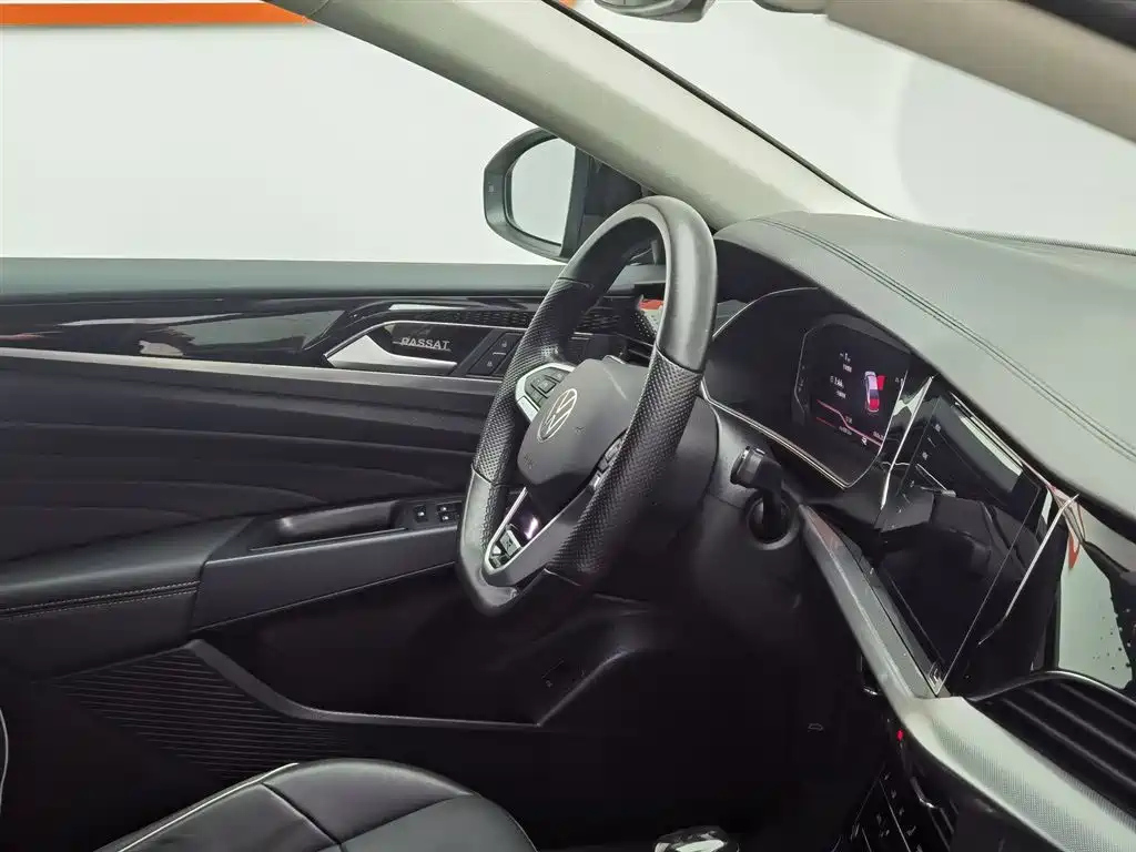 VOLKSWAGEN PASSAT 2022