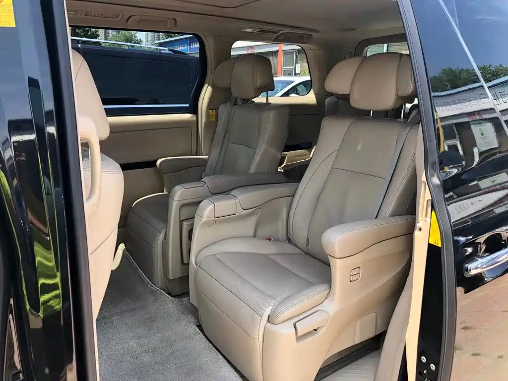 TOYOTA ALPHARD 2015