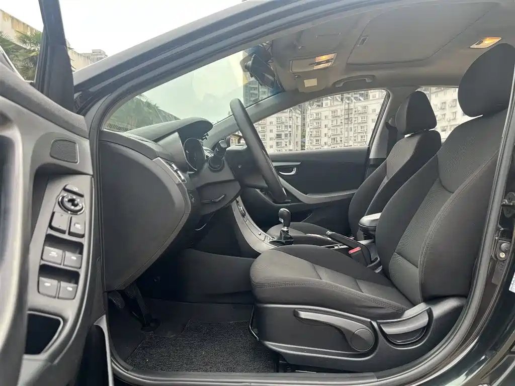 HYUNDAI ELANTRA 2012