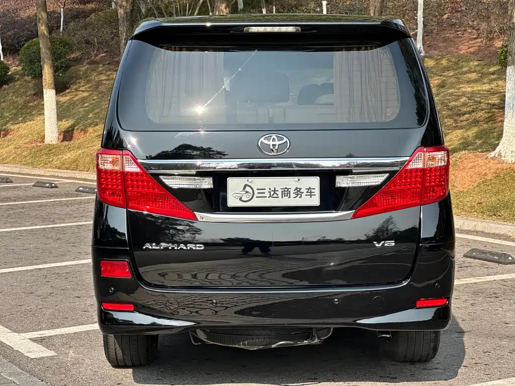 TOYOTA ALPHARD 2013