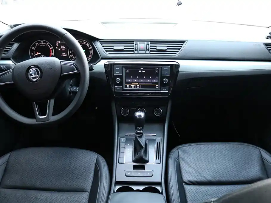 SKODA SUPERB 2019