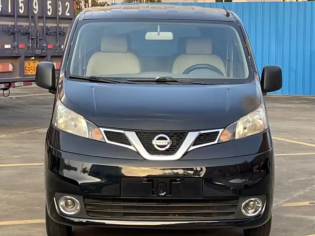 NISSAN NV200 2015