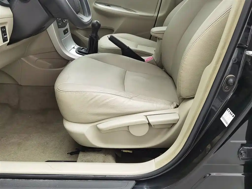 TOYOTA COROLLA 2013