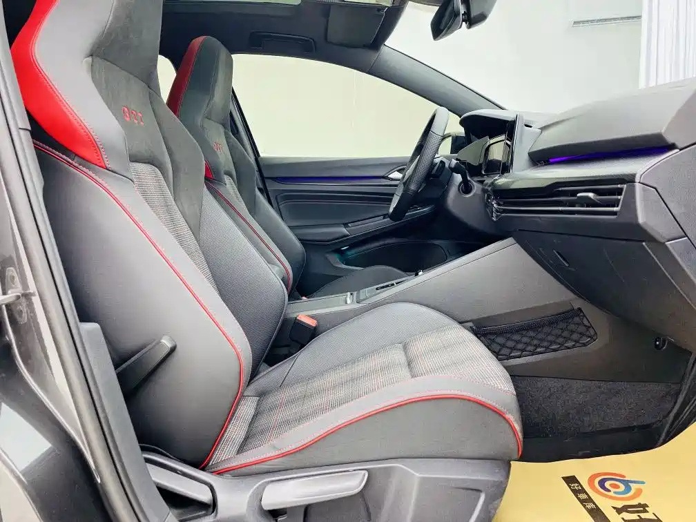VOLKSWAGEN GOLF 2021