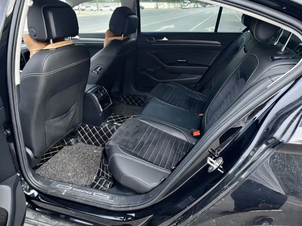 VOLKSWAGEN MAGOTAN 2020