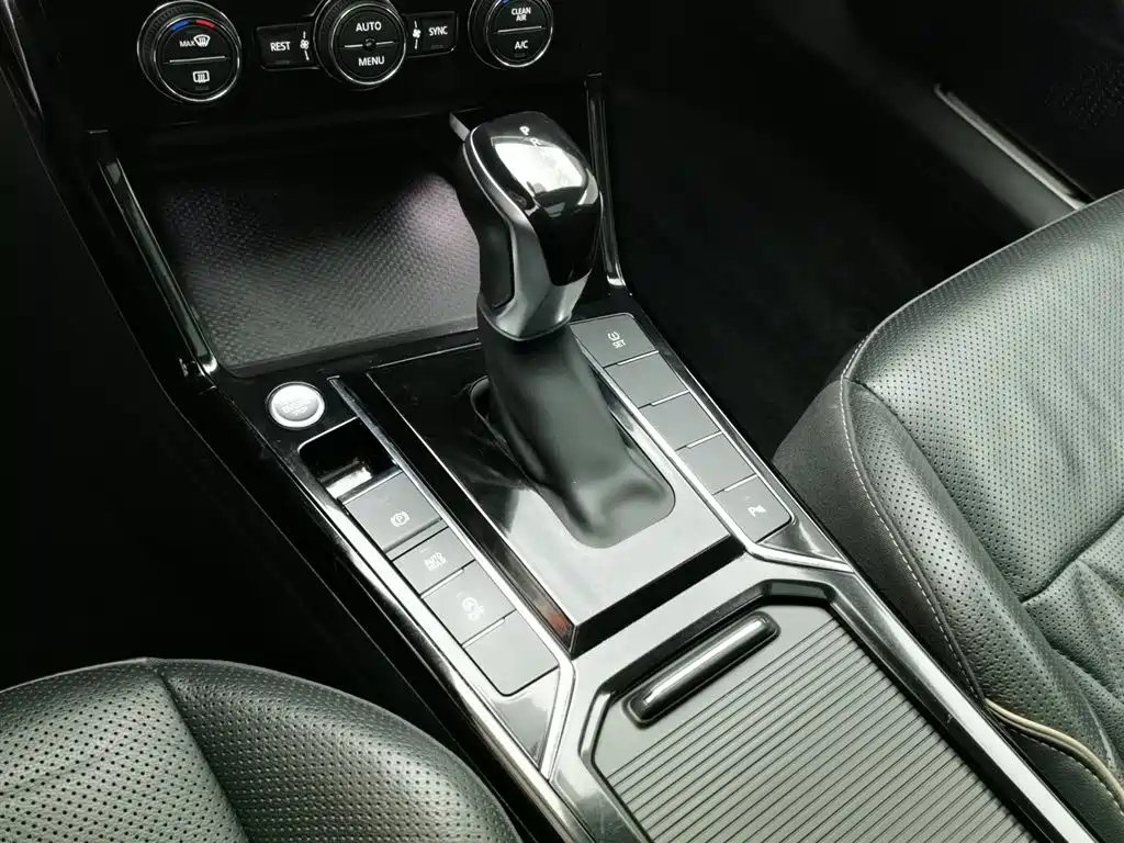 VOLKSWAGEN PASSAT 2019