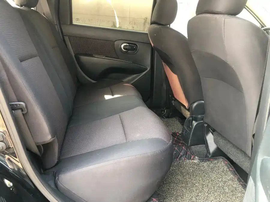 NISSAN LIVINA 2015