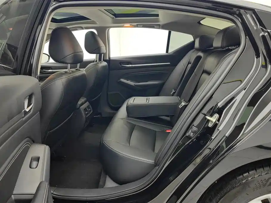 NISSAN TEANA 2020