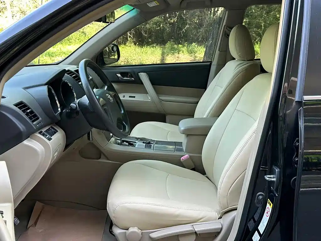 TOYOTA HIGHLANDER 2013
