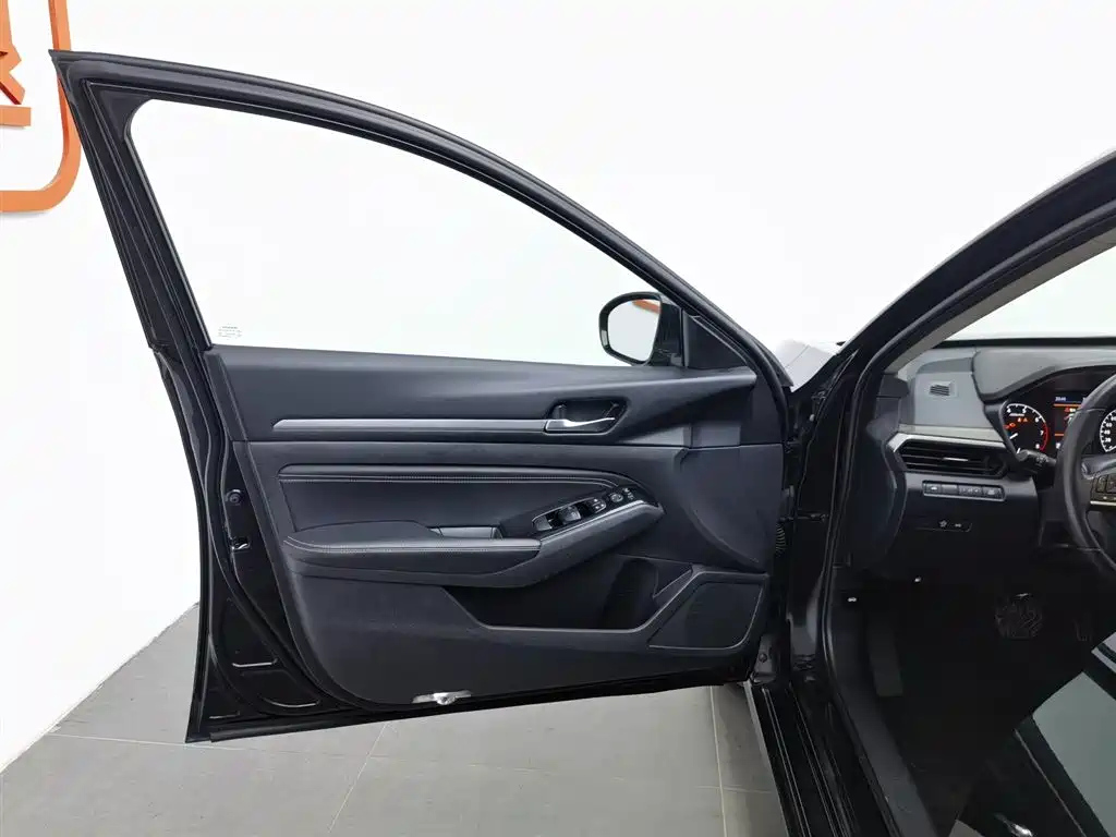NISSAN TEANA 2021
