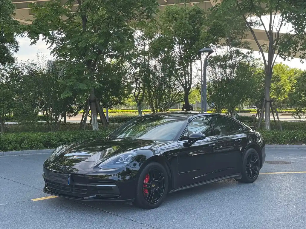 PORSCHE PANAMERA 2017