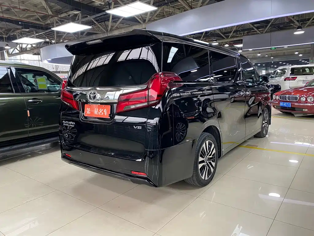 TOYOTA ALPHARD 2018