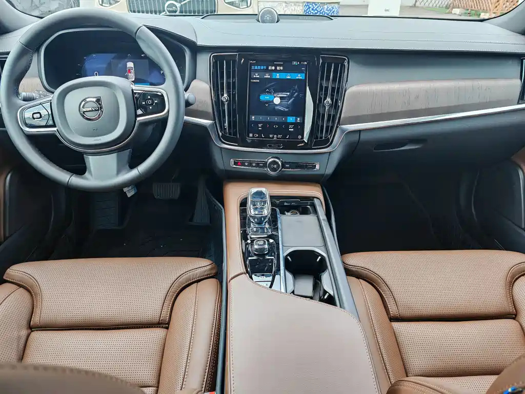 VOLVO S90 2025
