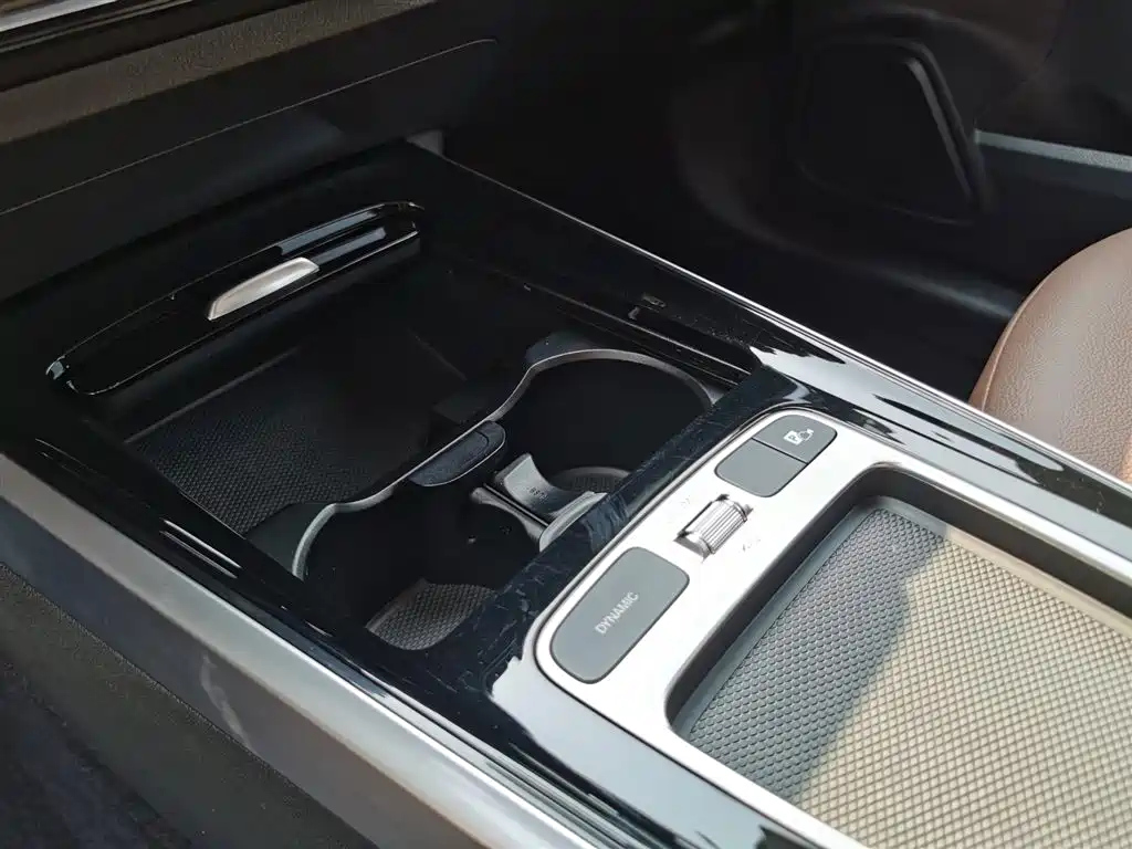 MERCEDES BENZ GLB 2024