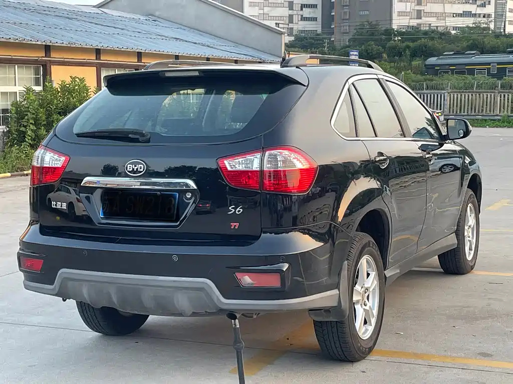 BYD S6 2014