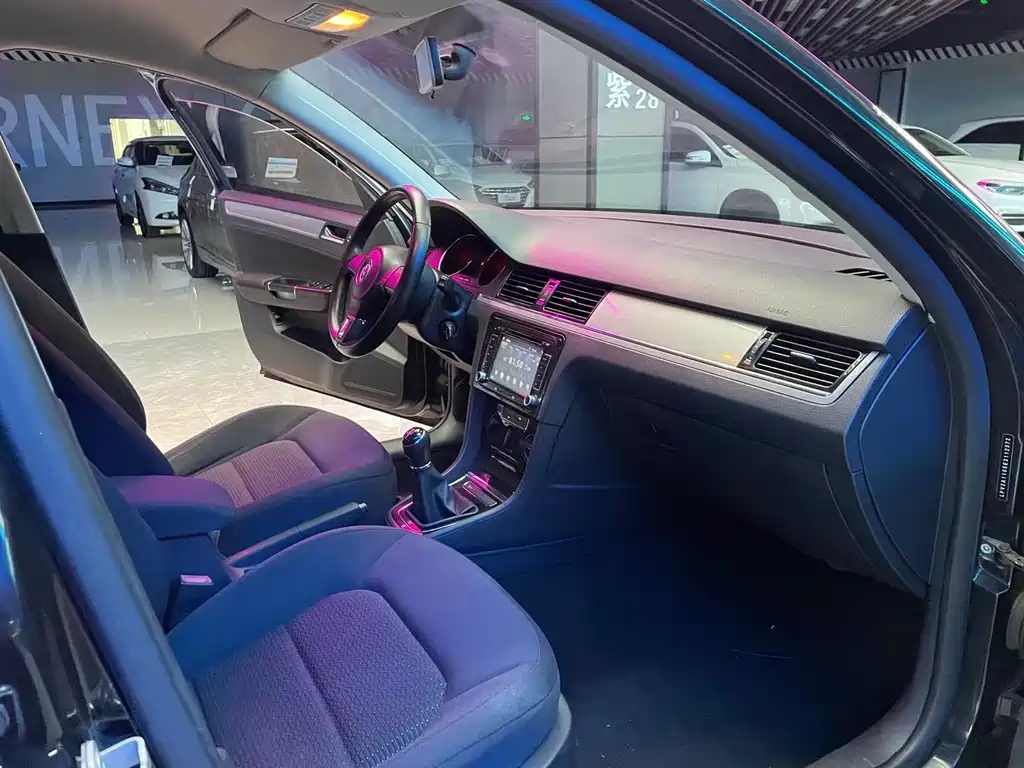 VOLKSWAGEN BORA 2014