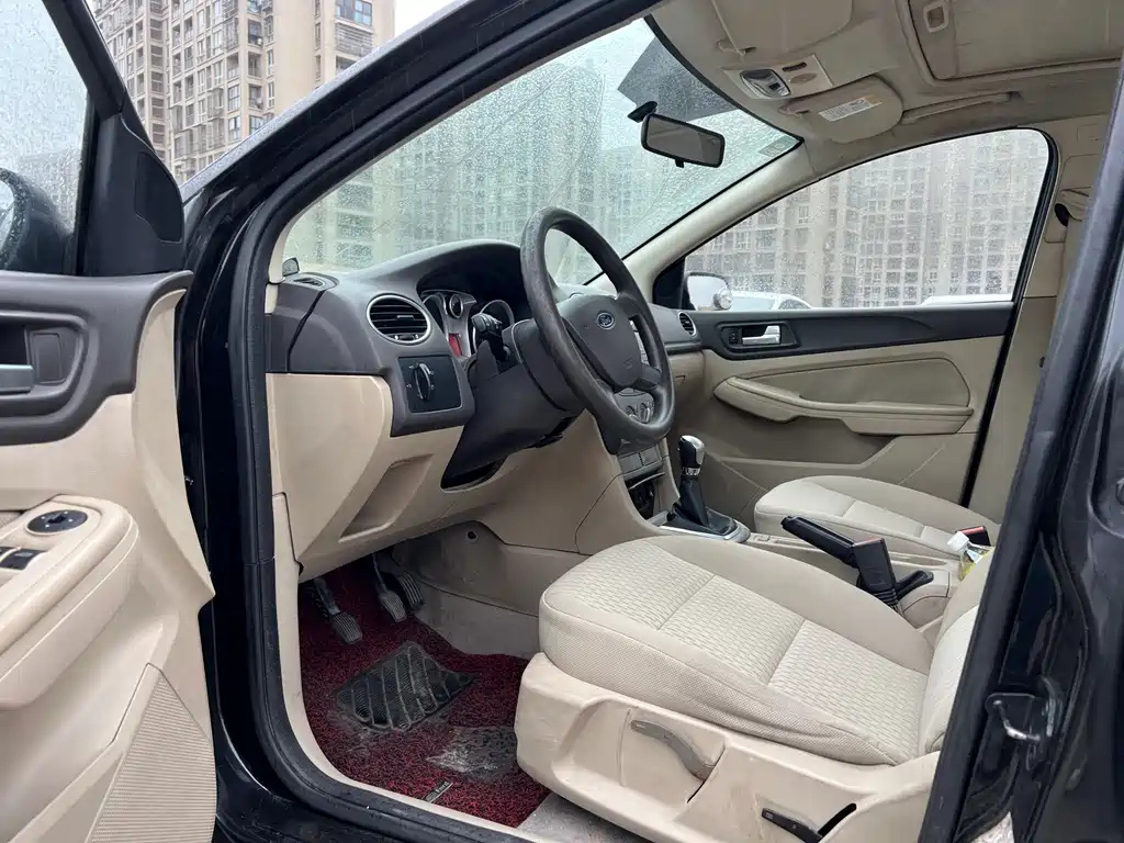 FORD FOCUS 2012