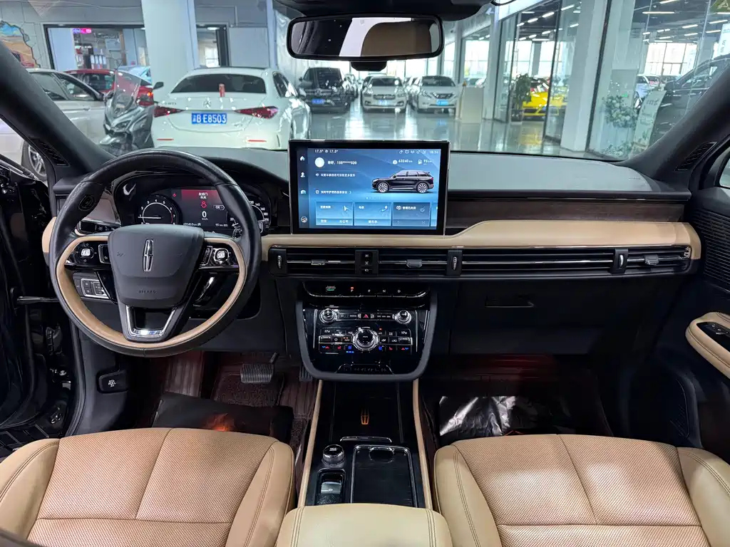 LINCOLN ADVENTURER 2020