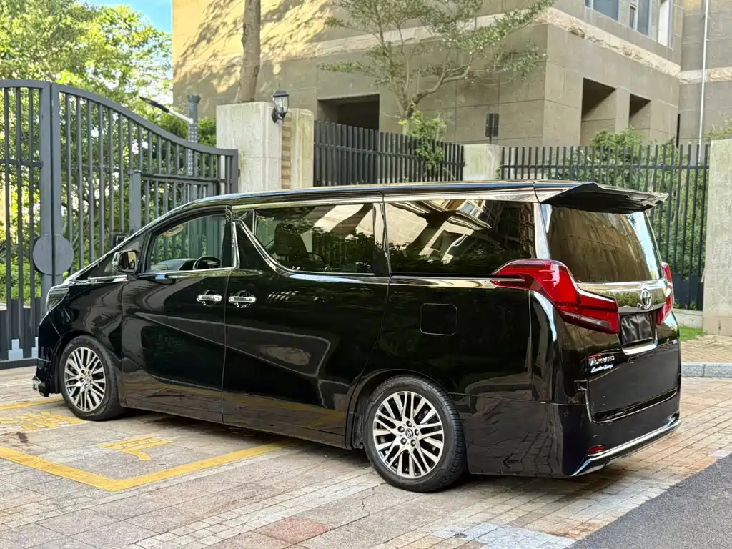 TOYOTA ALPHARD 2018
