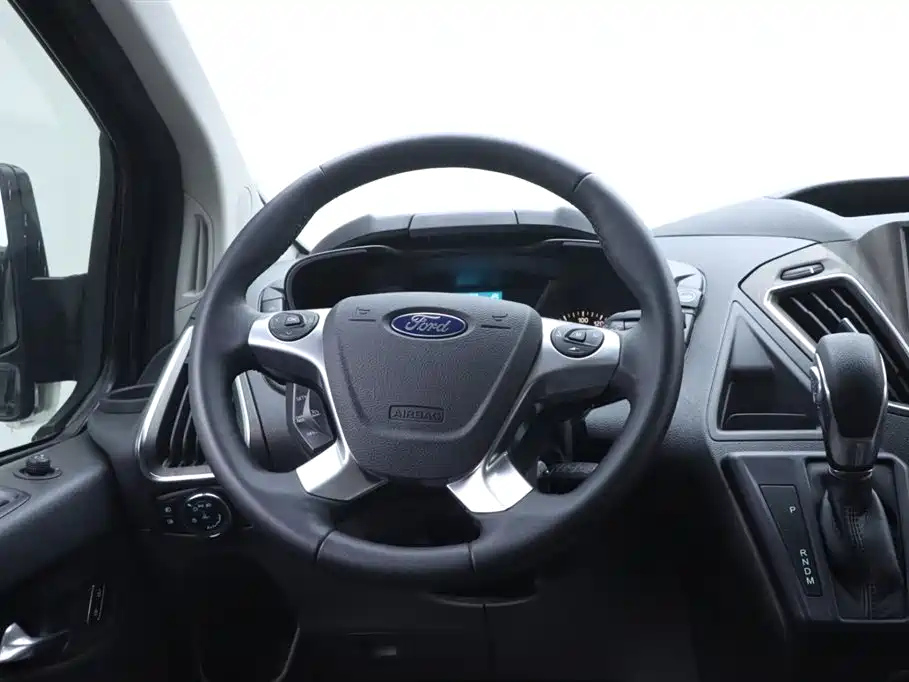 FORD TOUREO 2022