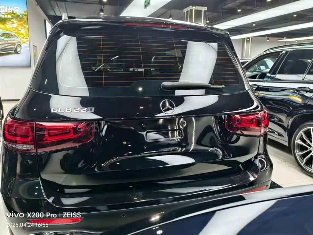 MERCEDES BENZ GLB 2023