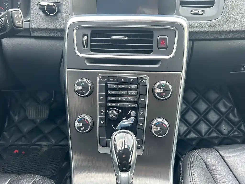 VOLVO V60 2013