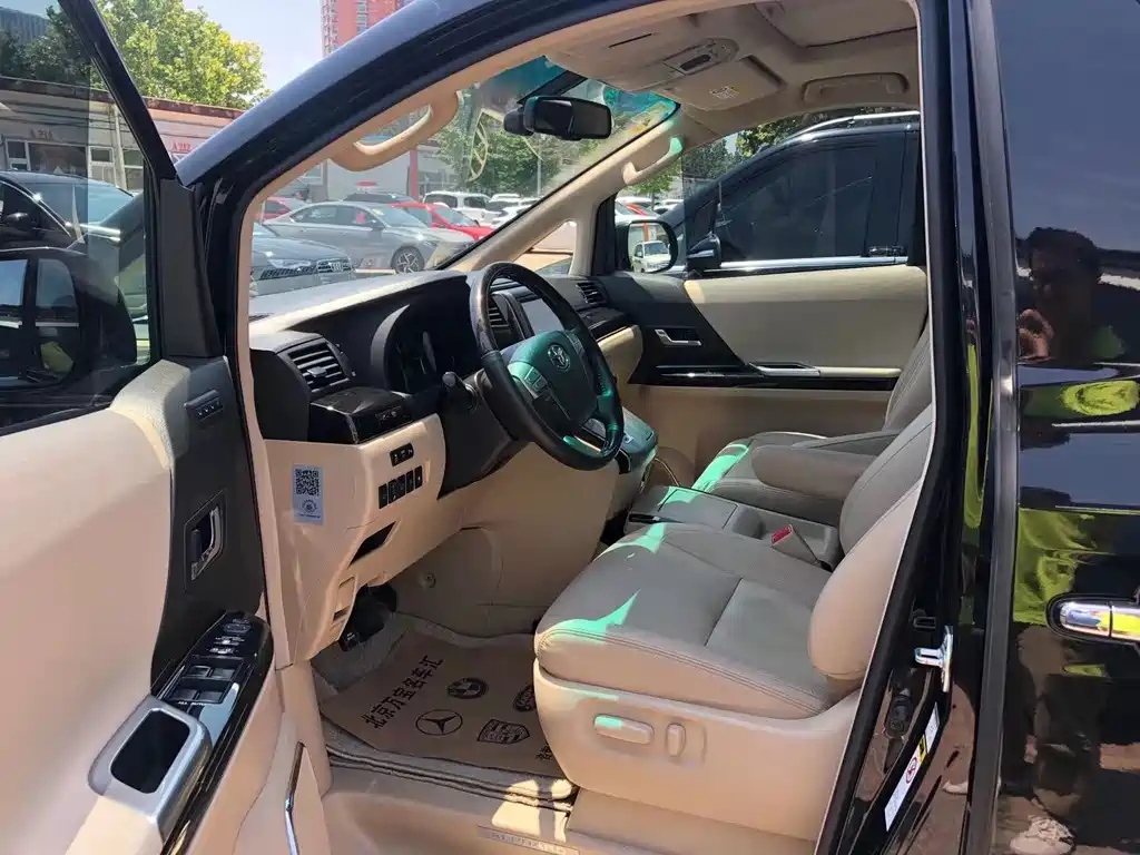 TOYOTA ALPHARD 2015