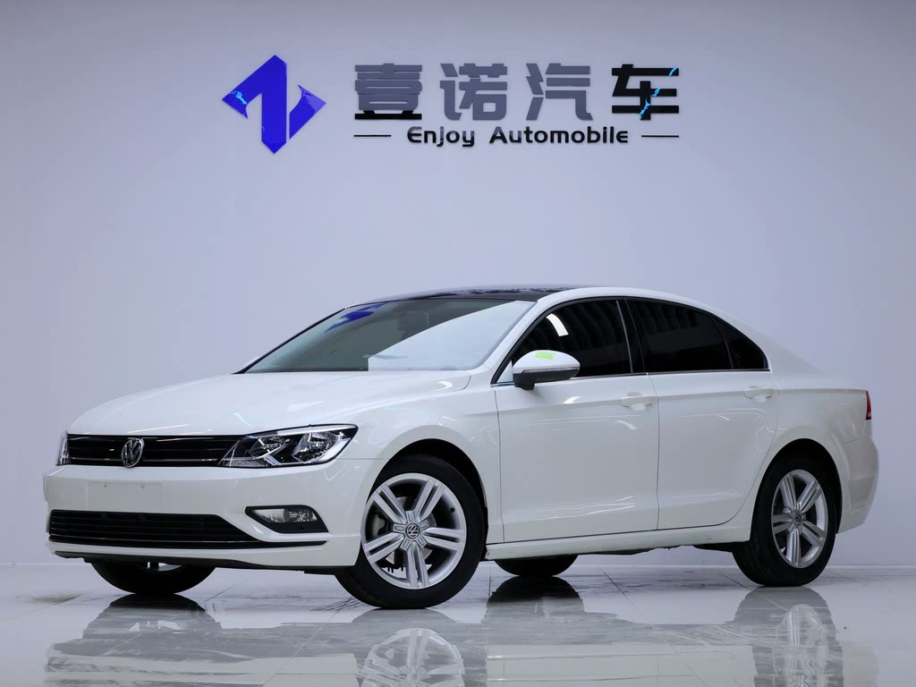VOLKSWAGEN LAMANDO 2017