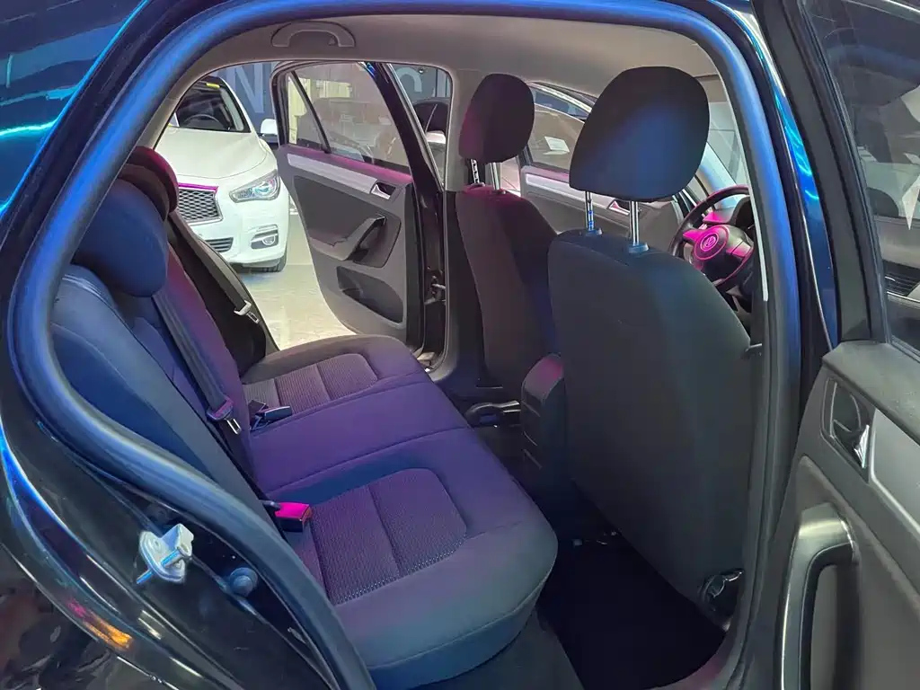 VOLKSWAGEN BORA 2014