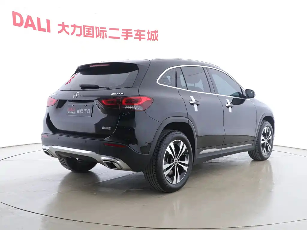 MERCEDES BENZ GLA 2023
