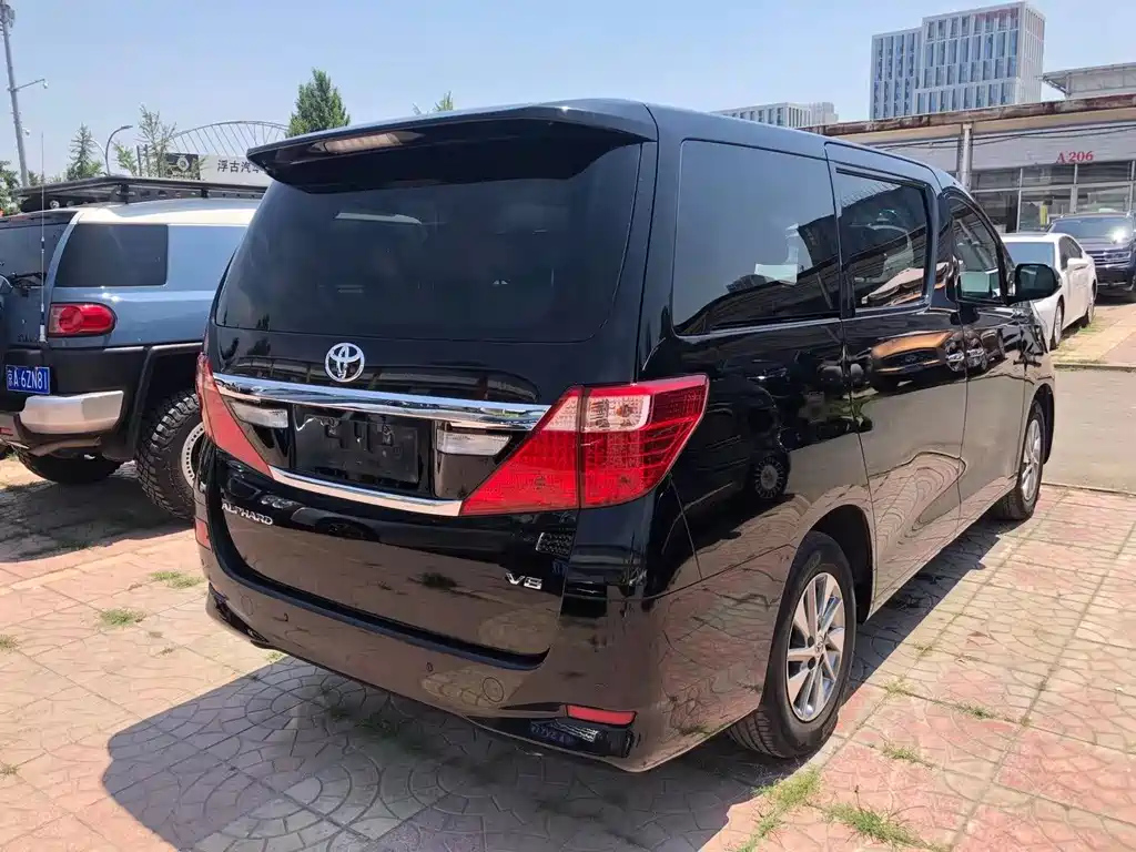TOYOTA ALPHARD 2015