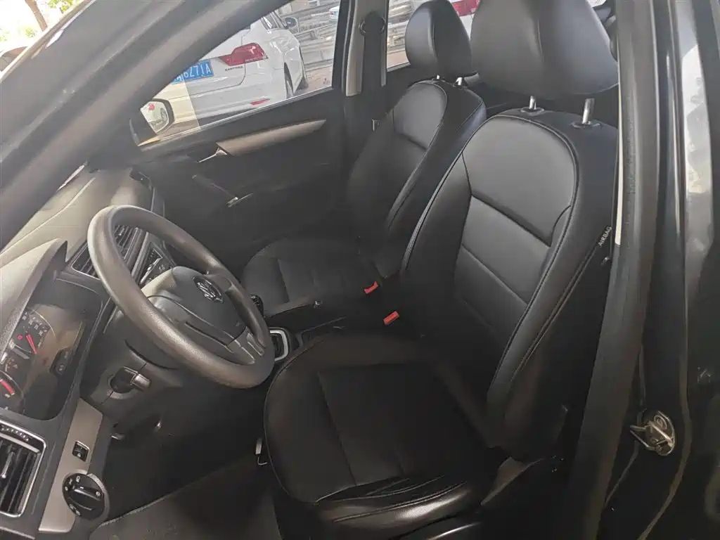 VOLKSWAGEN LAVIDA 2013
