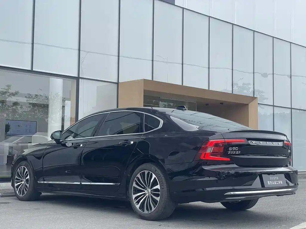 VOLVO S90 2023