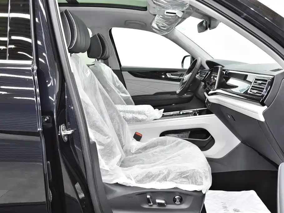 VOLKSWAGEN TOURAN 2024