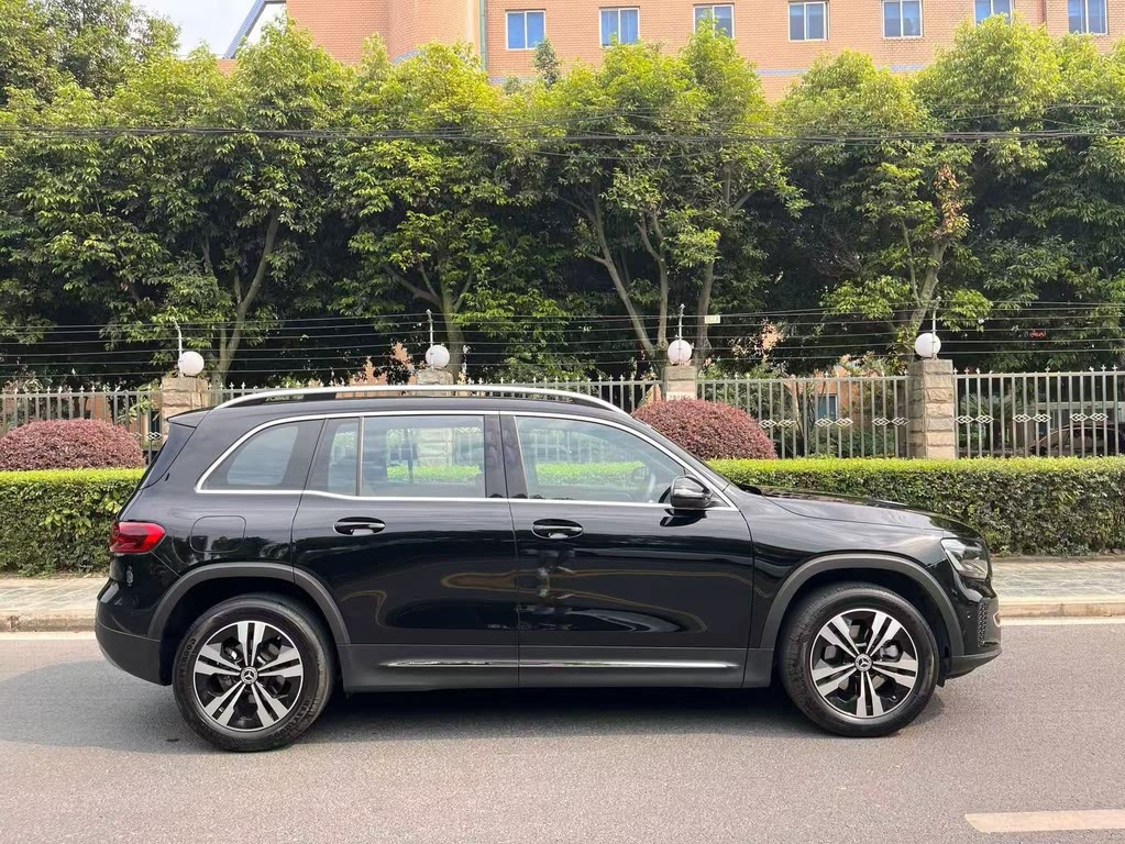 MERCEDES BENZ GLB 2024