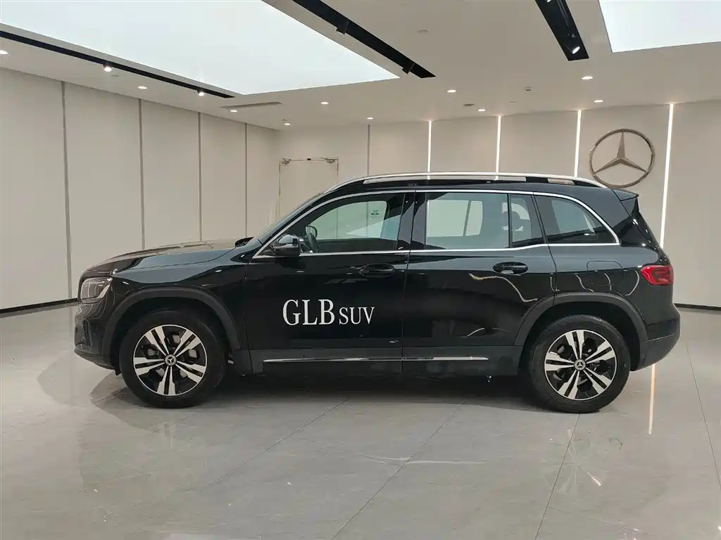 MERCEDES BENZ GLB 2024
