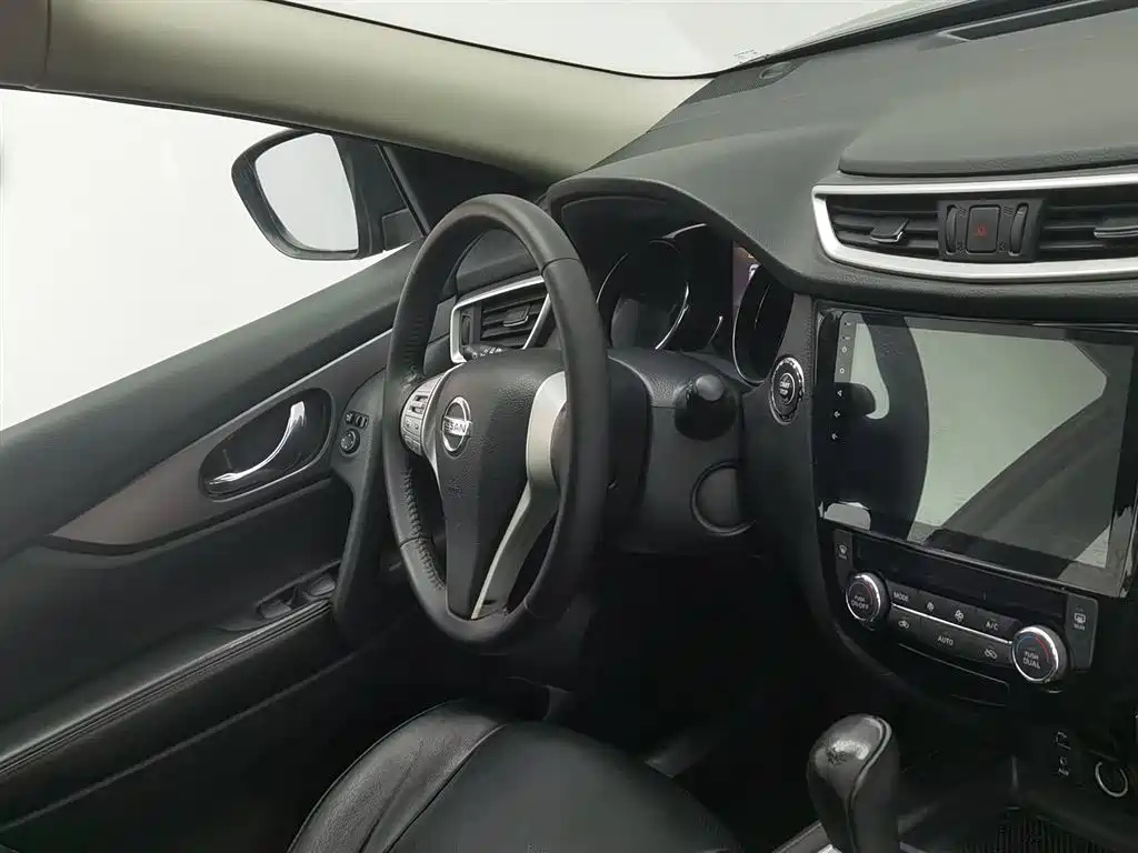 NISSAN X-TRAIL 2014