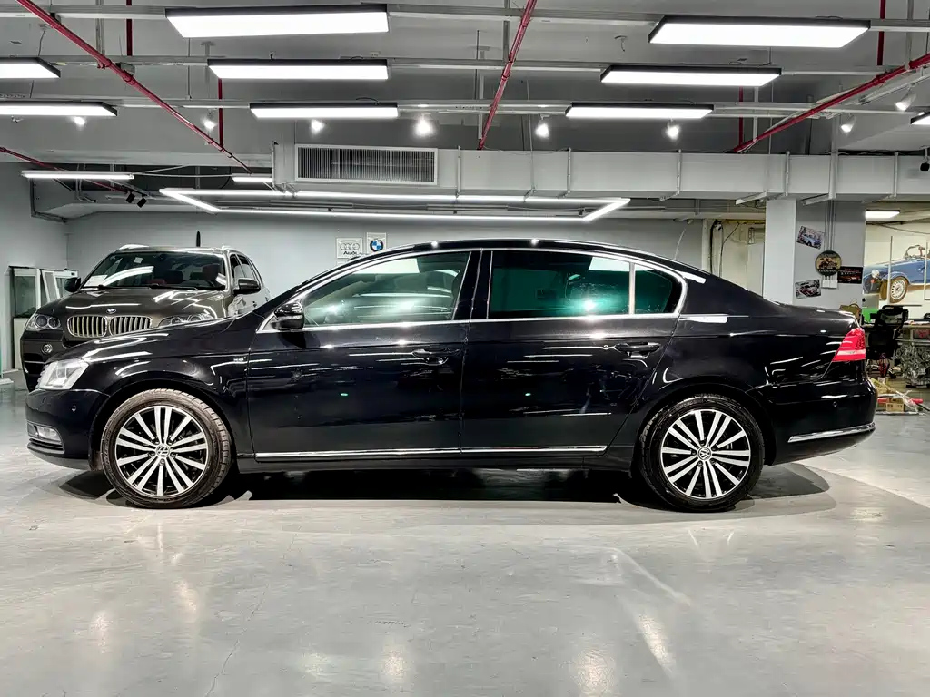 VOLKSWAGEN MAGOTAN 2013