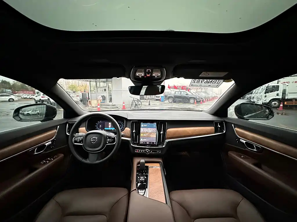 VOLVO S90 2022
