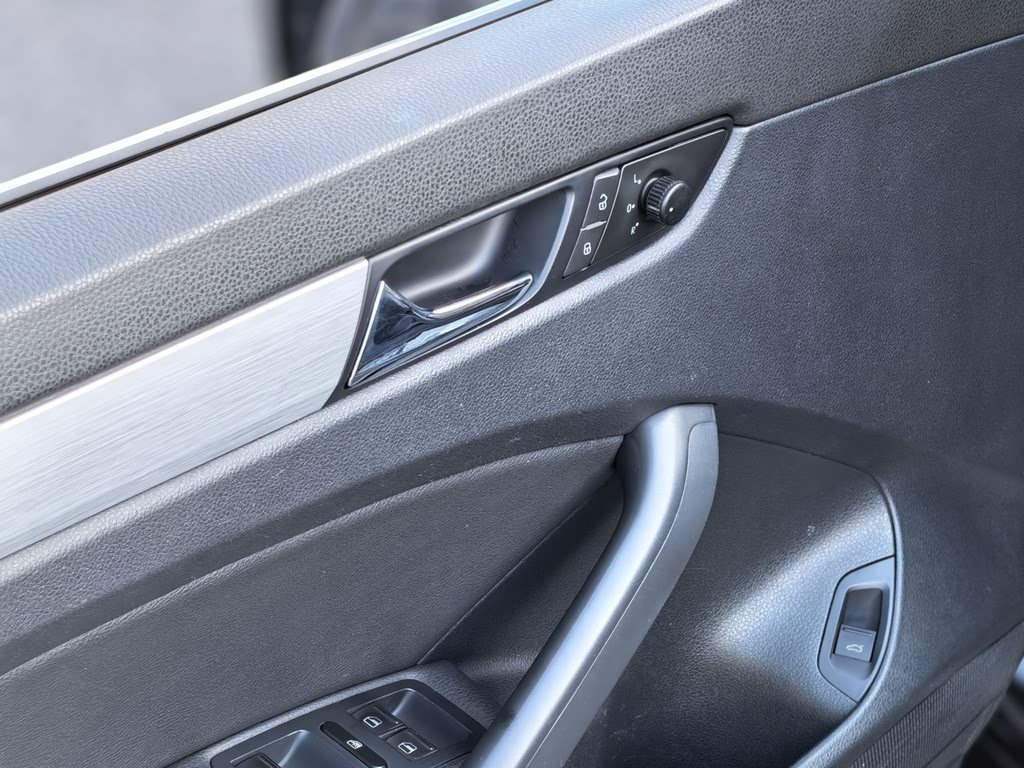 VOLKSWAGEN PASSAT 2014