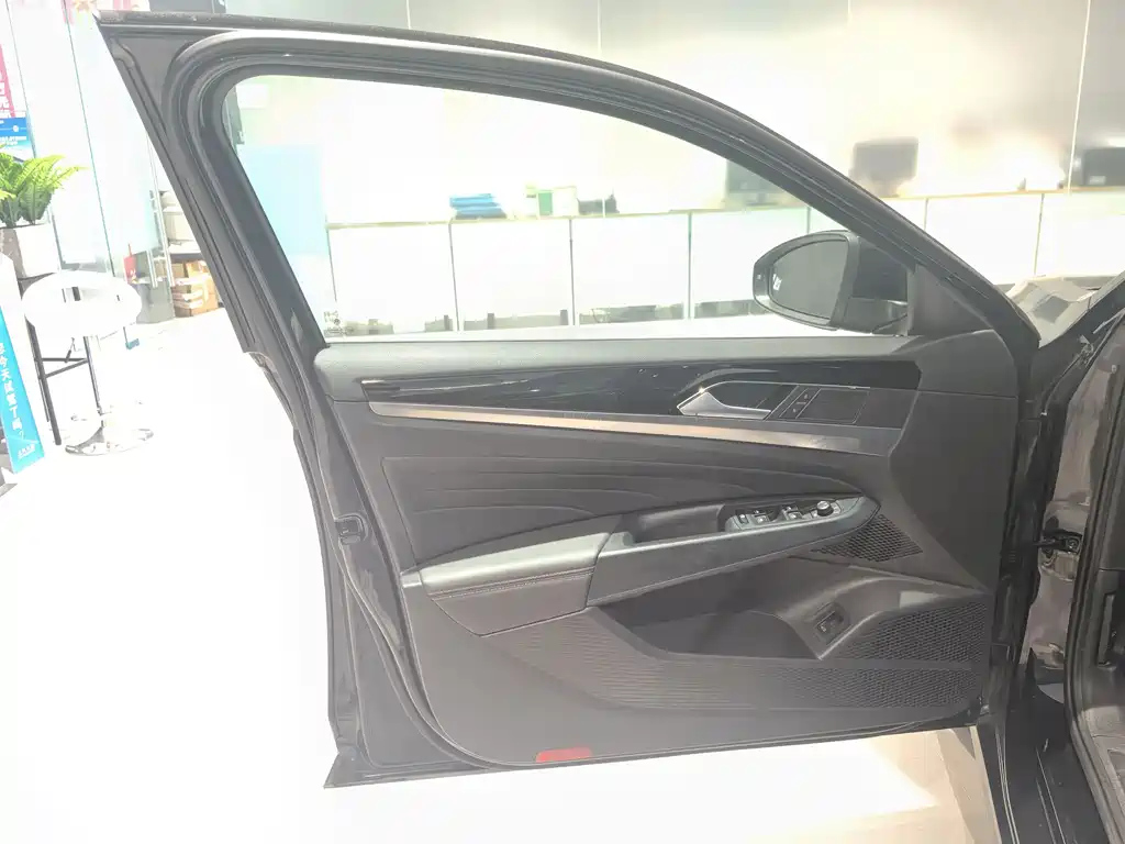 VOLKSWAGEN PASSAT 2022