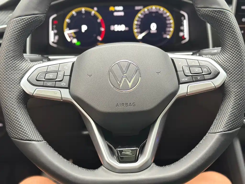 VOLKSWAGEN TIGUAN L 2024