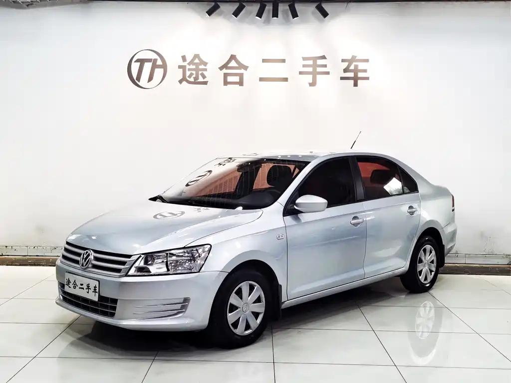 VOLKSWAGEN SANTANA 2015