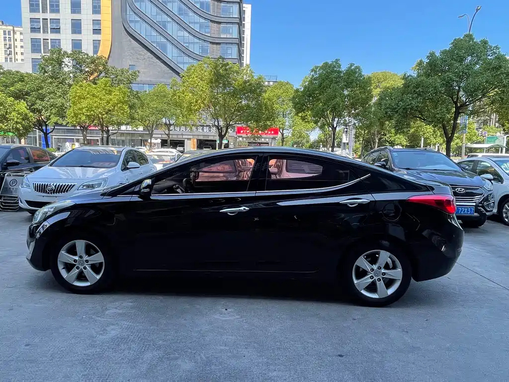 HYUNDAI ELANTRA 2012