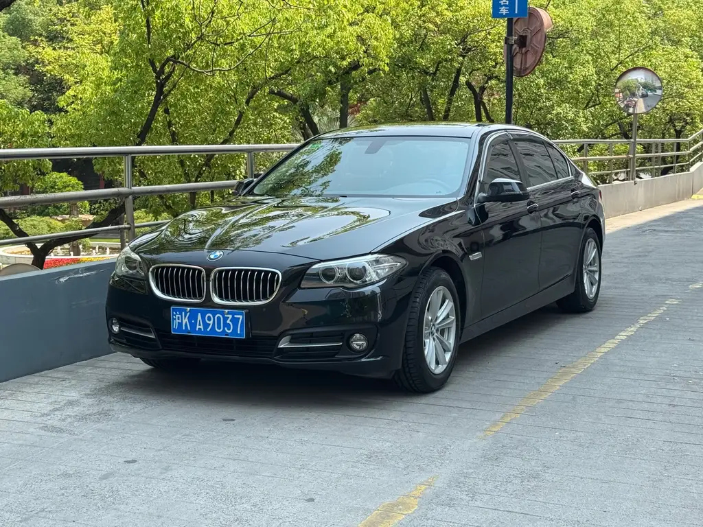 BMW 5-SERIES