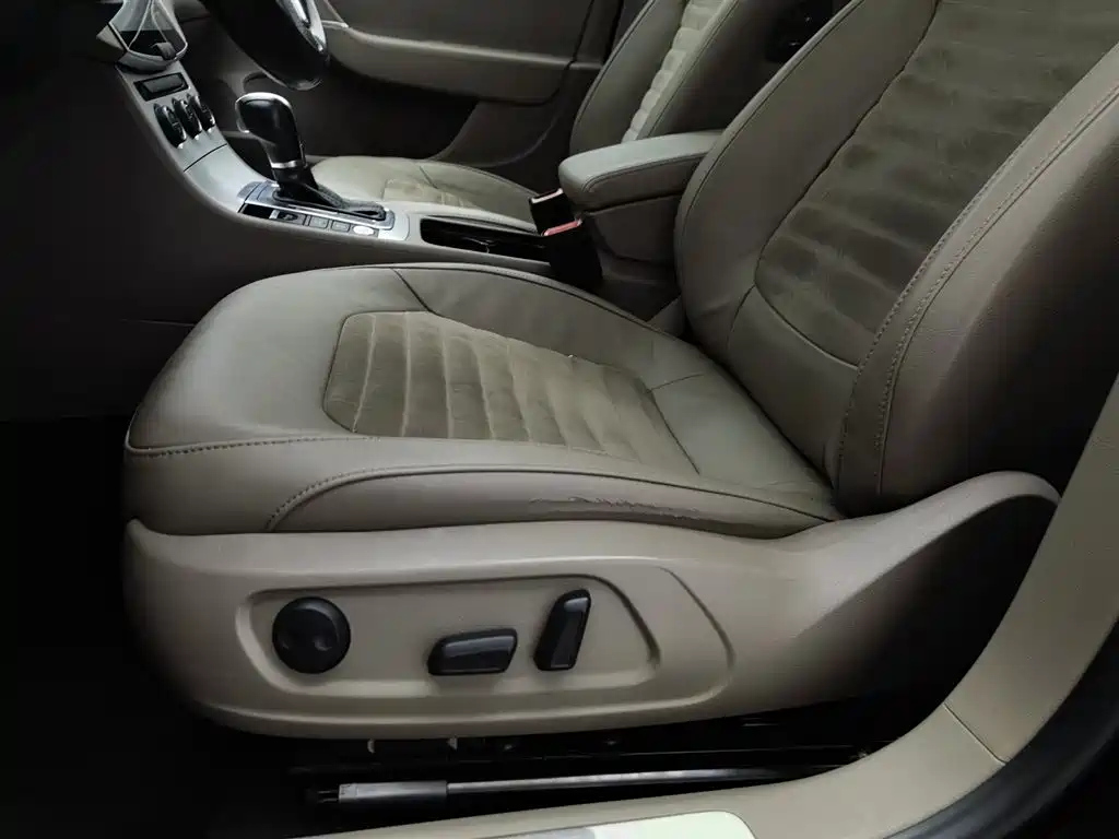 VOLKSWAGEN MAGOTAN 2015