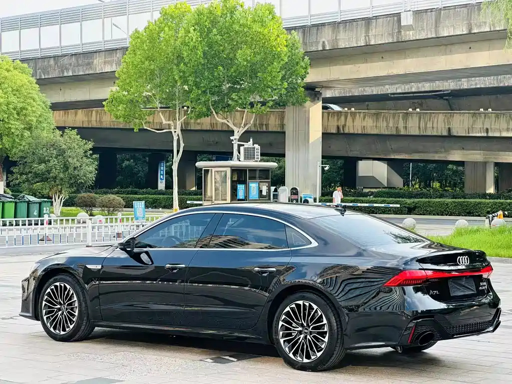 AUDI A7L 2025