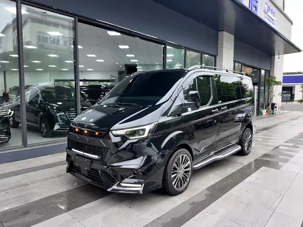 FORD TOUREO 2024