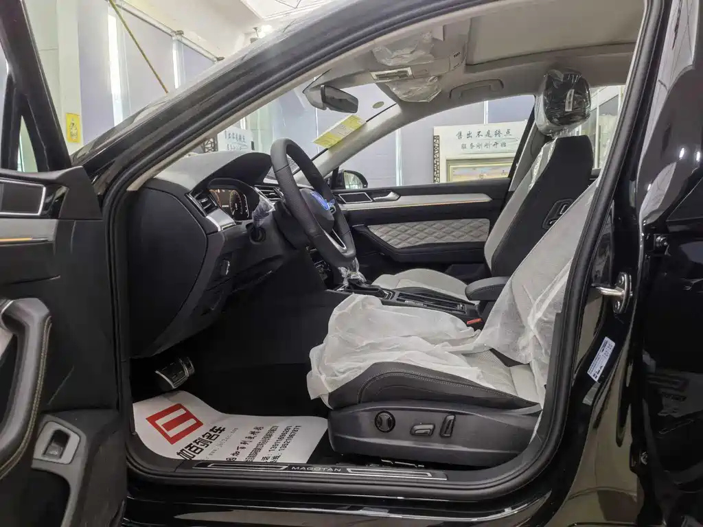 VOLKSWAGEN MAGOTAN 2025