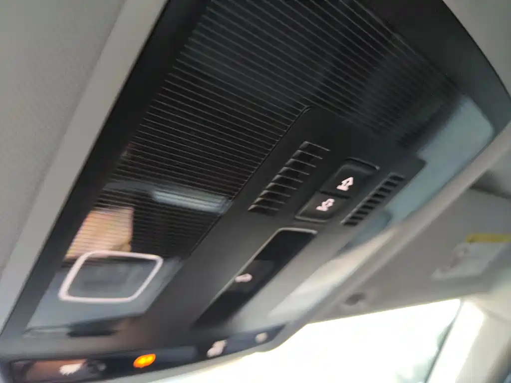 VOLKSWAGEN PASSAT 2024